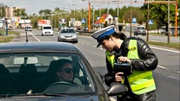 Українців у Польщі чекають штрафи за керування авто: що змінюється з 1 жовтня