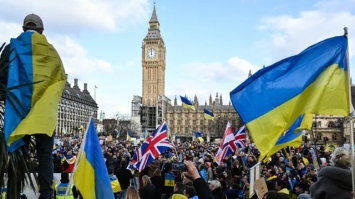 Українцям запропонували 18-місячне продовження віз у Великій Британії