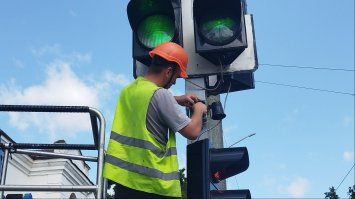 Увага водіям: у центрі Рівного на годину перекриють одну смугу вулиці  