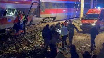  В Іспанії зіткнулись два швидкісні потяги – багато загиблих та поранених