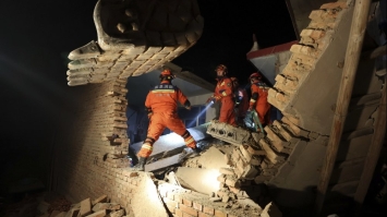 В Китаї стався сильний землетрус, вже відомо про загибель 111 людей