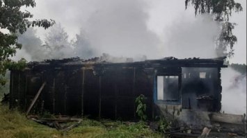 В Житомирській області згорів будинок від удару блискавки