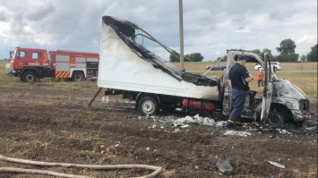Вантажівка згоріла майже дотла 