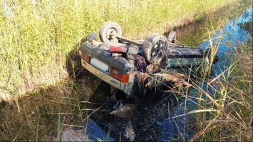 Вибрався з перекинутого автомобіля,  але не вижив