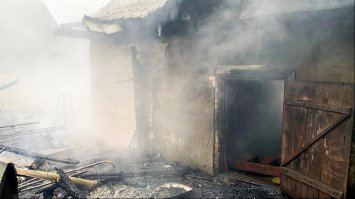 Вибухнула бочка з пальним: батько з сином отримали опіки