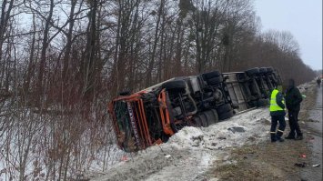 В’їхав у вантажівку: за кермом легковика був прикордонник