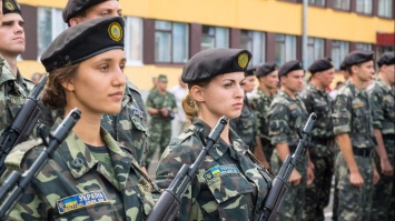 Військовий облік: жінки-медики зможуть виїжджати за кордон