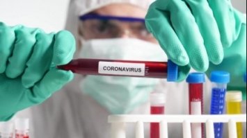 Вкололи CoronaVac замість AstraZeneca: на Рівненщині жінка поскаржилася в поліцію на лікарів