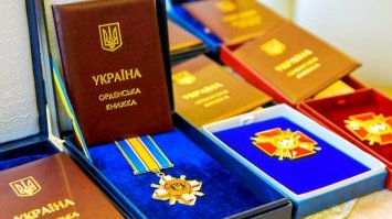 Володимир Зеленський відзначив державними нагородами захисників України