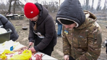 Волонтери з Рокитнівщини щодня годували до двох тисяч військовиків