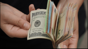 Взяв аванс за автомобіль, але замовнику його не привіз