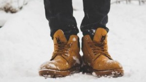 Якщо мерзнуть ноги: як утеплити взуття взимку