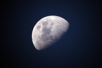 Японські вчені планують створити гігантську базу Місяці