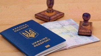 З початку війни на Рівненщині оформили понад 15 тисяч закордонних паспортів