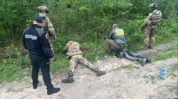 За 14000 доларів обіцяли втечу з країни 