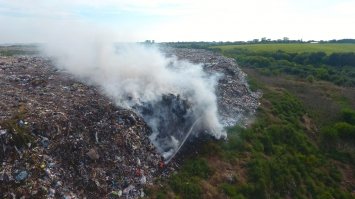Загорілось рівненське сміттєзвалище (ФОТО/ВІДЕО)