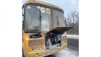 Загорівся шкільний автобус з дітьми всередині, які їхали у Рівне