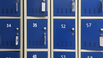 Здавати не обов'язково: чи можна заходити в магазин із сумкою 