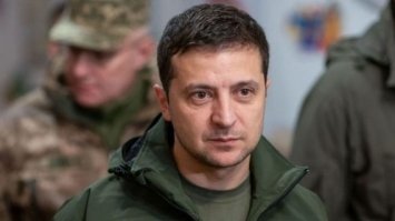 Зеленський нагородив посмертно 64 добровольців війни на Донбасі