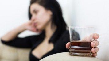 Жінки й алкоголь: чому п`ють