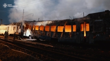 Згорів вагон дизель-потяга: жертв немає 