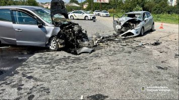 Зіткнулись автомобілі: п’ятеро травмованих, дворічний хлопчик не вижив