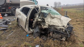 Зіткнулись три автомобілі: машини пошкоджені, але ніхто не загинув