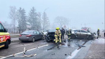 Зупинився перед пішохідним переходом – у результаті масове зіткнення авто