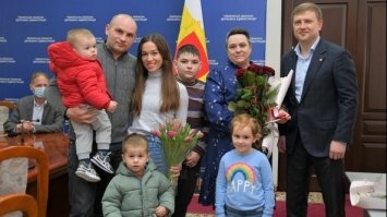 Званням  «Мати-героїня» та  державними відзнаками нагородили жінок Рівненщини